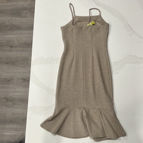 NWT Gianni Bini Julia Khaki Knit Flounce Hem Dress - Picture 3 of 5